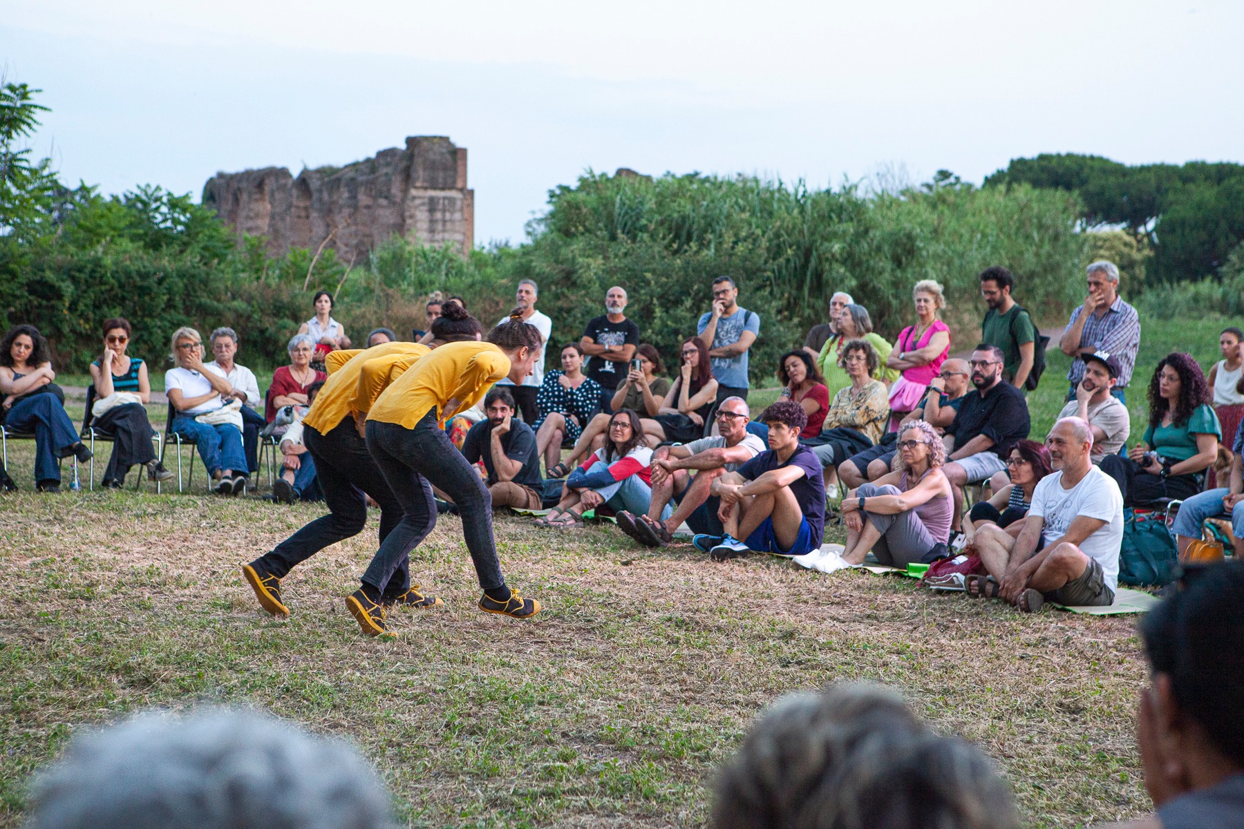 Re-garde. Guardiamoci come ci guardavamo da bambini